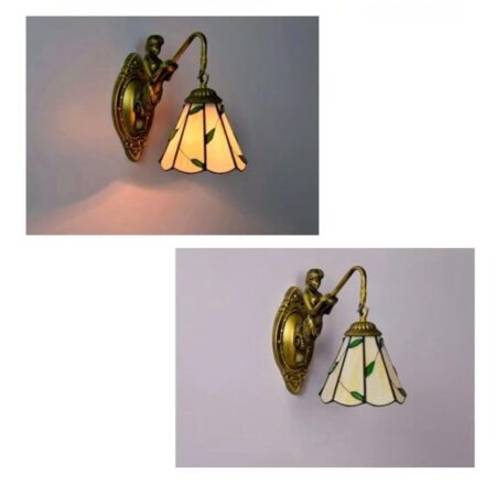 sobre una pared gris claro se ve un aplique colgante de estilo Tiffany