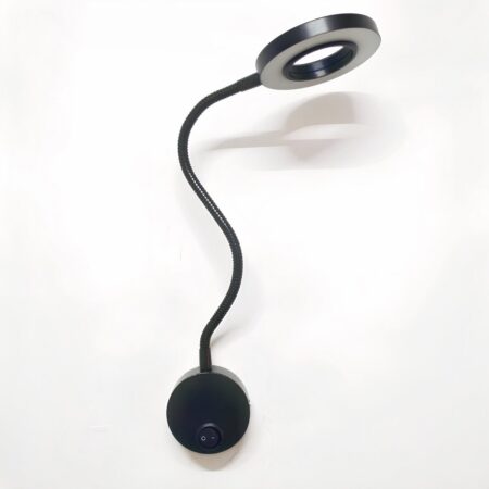 Lámpara de lectura de pared negra con base redonda negra con interruptor, tallo flexible y círculo de luz apagado. Fondo blanco.