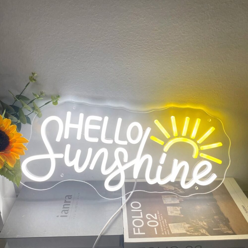 Aplique de neón del amanecer sobre un mueble contra una pared blanca.